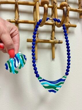 80s Vintage 🩵 Lucite Beaded Statement Necklace & Earrings Set